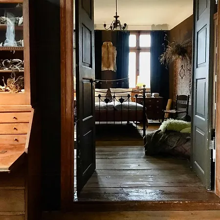 Charming In A Heritage Country Estate Ferienhaus